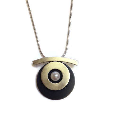 Mar Jewelry - Circular Silver Pendant with Pearl